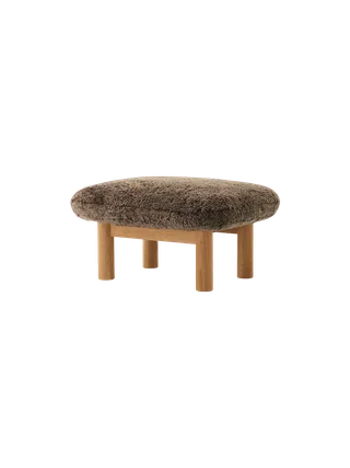 Brasilia Ottoman von Audo Copenhagen in Dark Stained Oak, Sheepskin Root, Sheepskin – Produktfoto 15 von 22