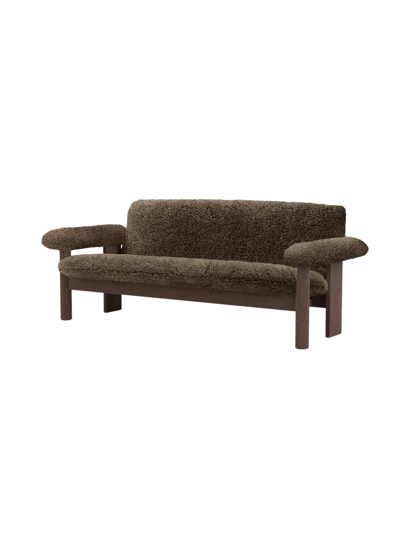 Brasilia Sofa van Audo Copenhagen in Walnut, Sheepskin Root, Sheepskin – productfoto 16 van 20