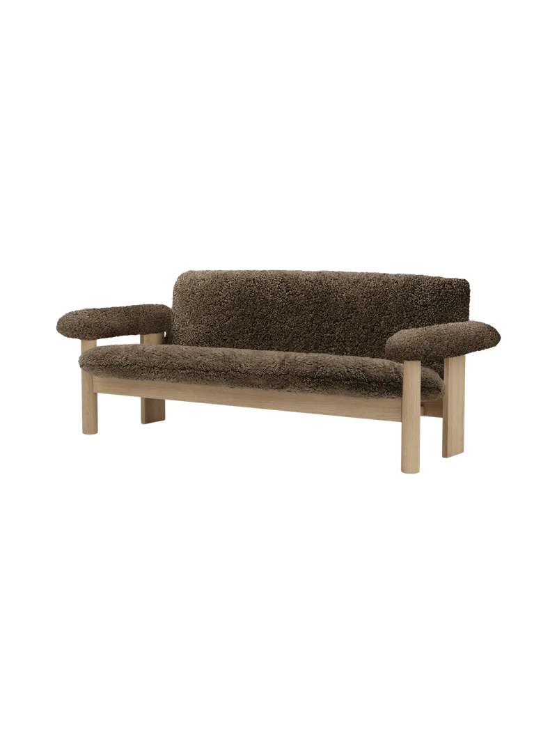 Brasilia Sofa van Audo Copenhagen in Walnut, Sheepskin Root, Sheepskin – productfoto 14 van 20