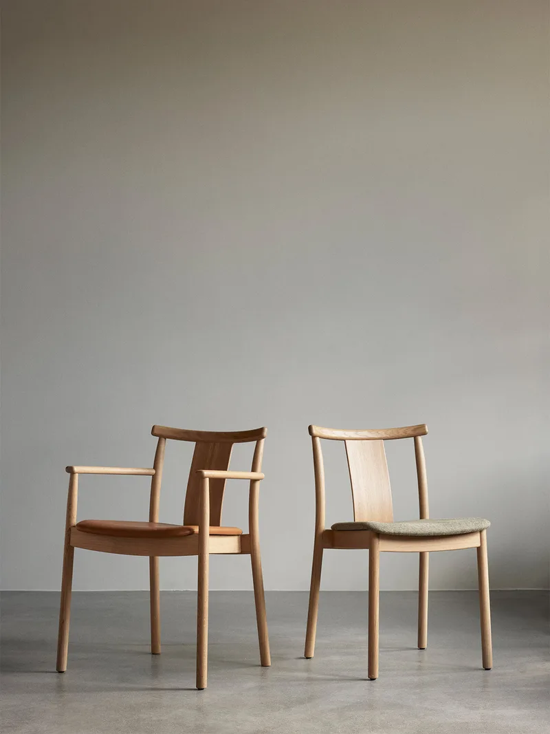 Merkur Dining Chair van Audo Copenhagen in Black Oak, Hallingdal 65 0370 – sfeerfoto 5 van 6