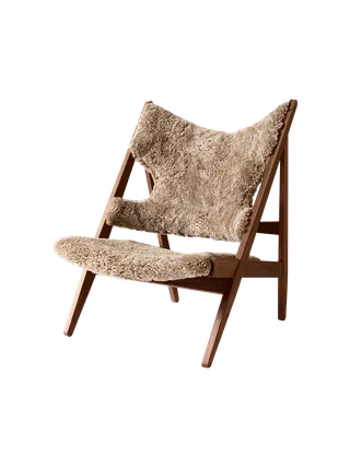 Knitting Lounge Chair de Audo Copenhagen en Sheepskin Sahara, Walnut, Sheepskin – photo du produit 33 sur 37