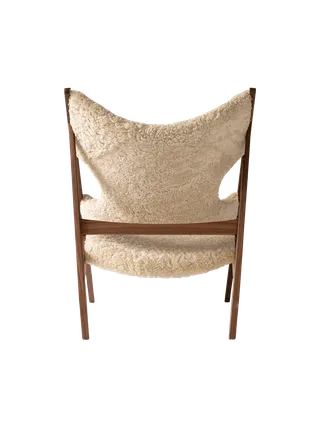 Knitting Lounge Chair de Audo Copenhagen en Sheepskin Sahara, Walnut, Sheepskin – photo du produit 32 sur 37