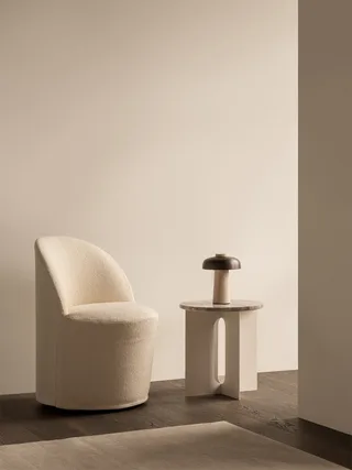 Reverse Table Lamp, Portable van Audo Copenhagen – sfeerfoto 4 van 8