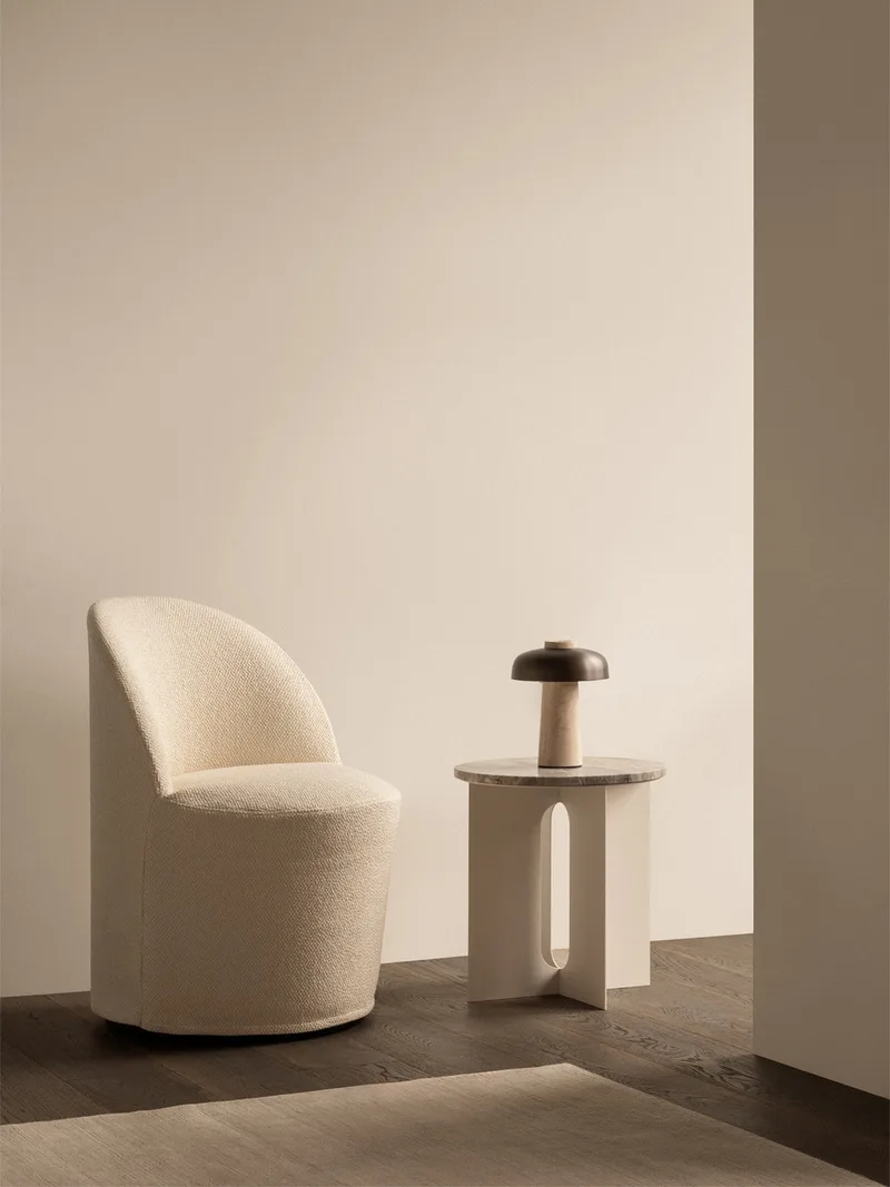 Reverse Table Lamp, Portable van Audo Copenhagen – sfeerfoto 4 van 8