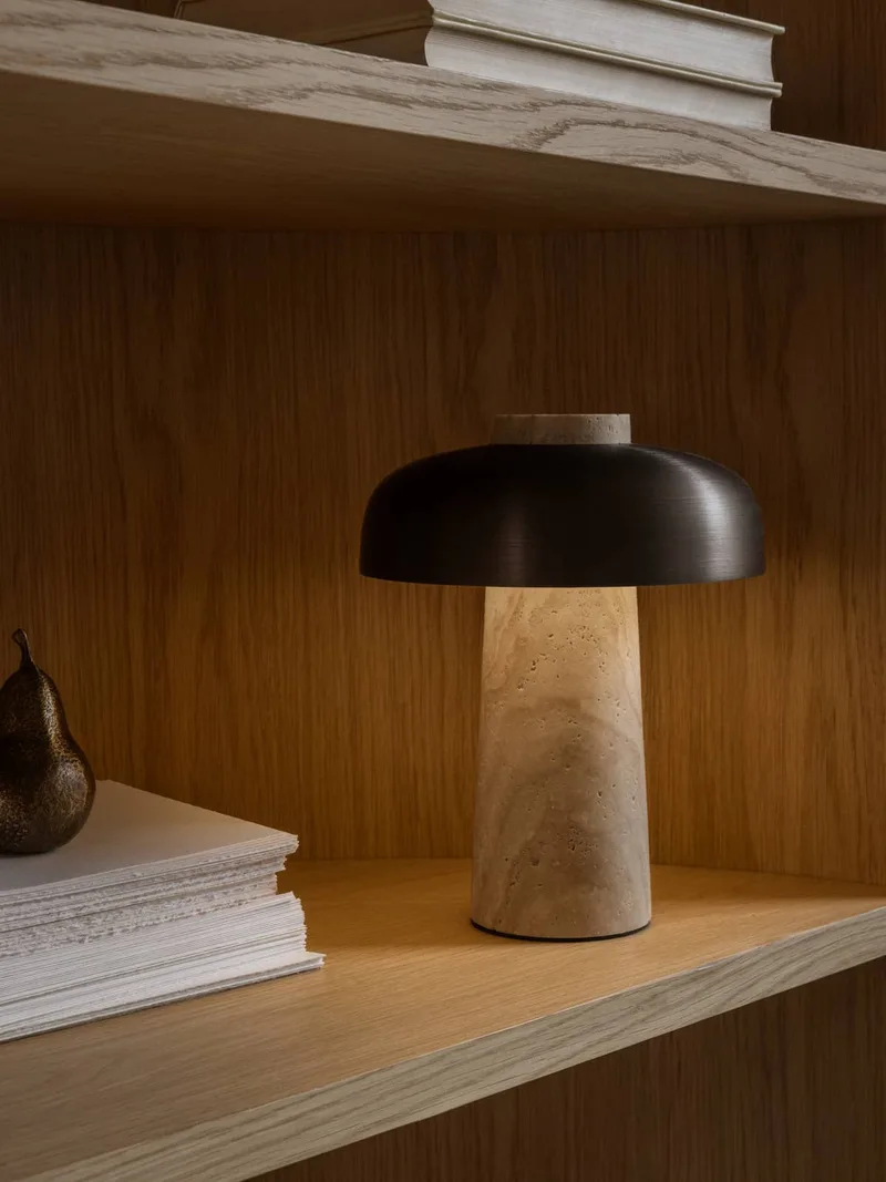 Reverse Table Lamp, Portable van Audo Copenhagen – sfeerfoto 2 van 8