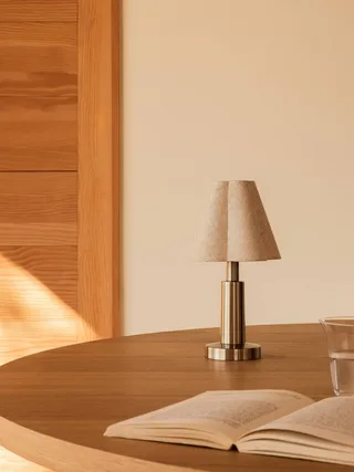 Admiral Portable Lamp von Audo Copenhagen – Ambientefoto 1 von 5