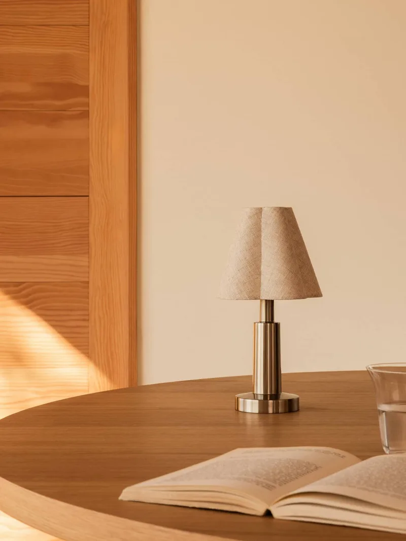 Admiral Portable Lamp von Audo Copenhagen – Ambientefoto 1 von 5