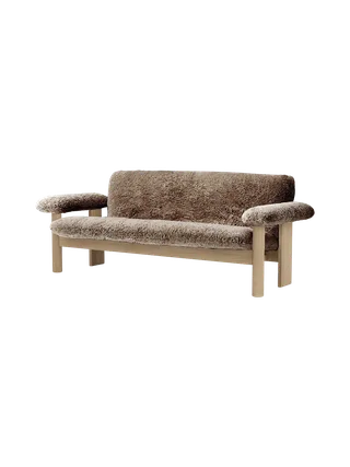 Brasilia Sofa van Audo Copenhagen in Walnut, Sheepskin Root, Sheepskin – productfoto 11 van 20