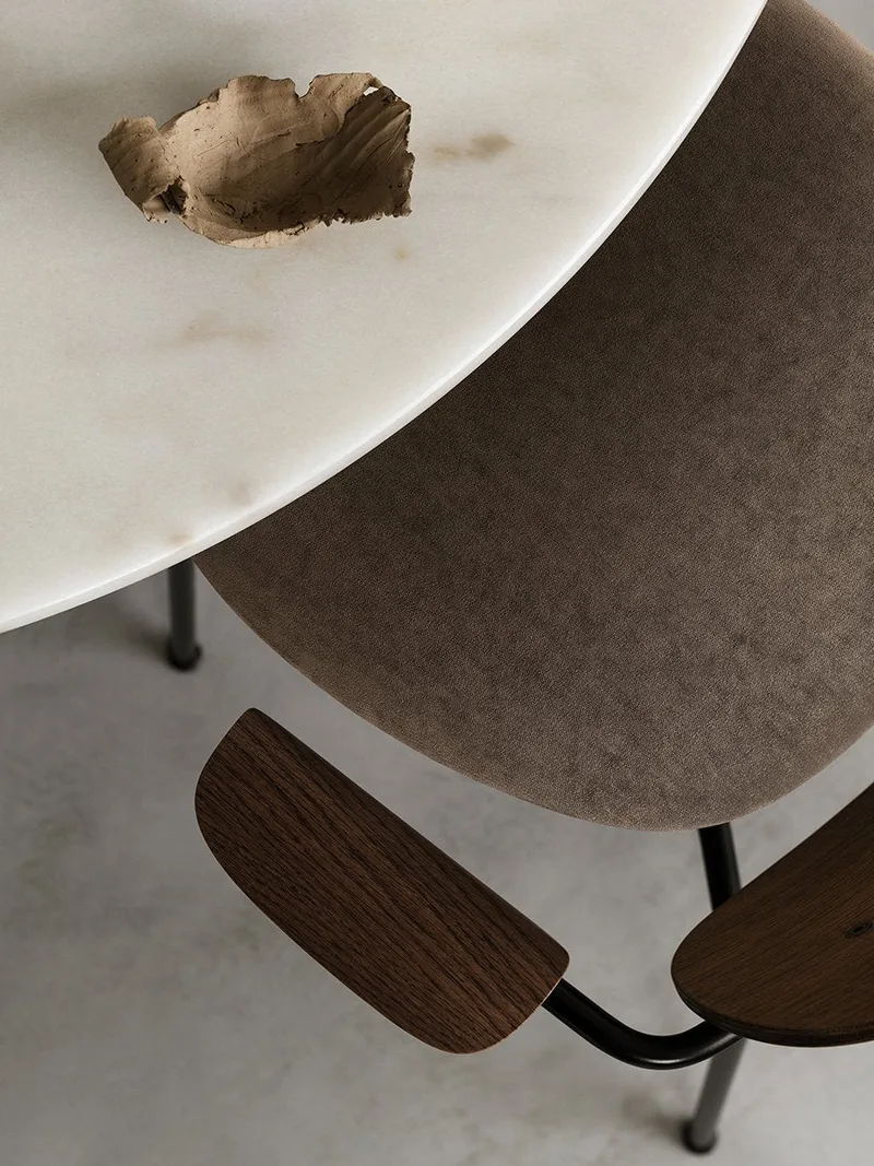 Harbour Column Dining Table by Audo Copenhagen in Round, Ø: 105 cm, Kunis Breccia – interior photo 5 of 12