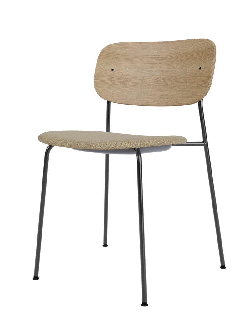 Co Dining Chair von Audo Copenhagen in Natural Oak, Audo Bouclé 02, Upholstered seat, Black Frame – Produktfoto 4 von 6