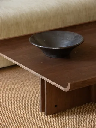 Conrad Lounge Table de Audo Copenhagen en 149 × 74, Natural Oak – photo d’ambiance 7 sur 10