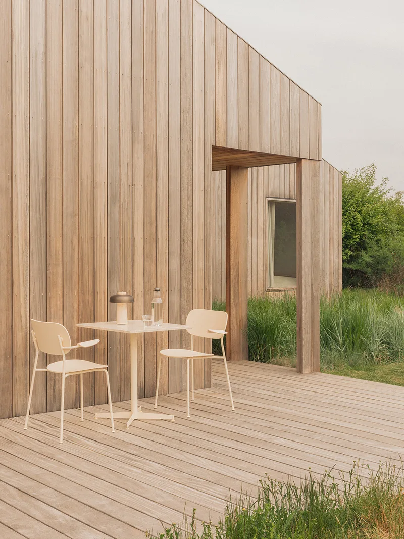 Nook Dining Table van Audo Copenhagen in Ø80 cm, Ivory, Kunis Breccia Stone – sfeerfoto 3 van 47
