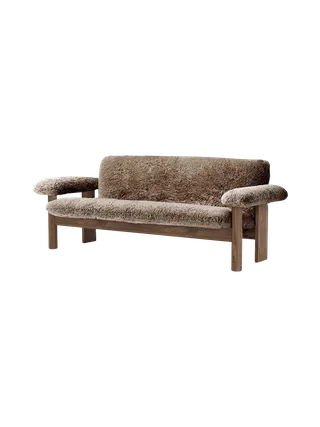 Brasilia Sofa van Audo Copenhagen in Walnut, Sheepskin Root, Sheepskin – productfoto 9 van 20