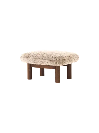 Brasilia Ottoman von Audo Copenhagen in Dark Stained Oak, Sheepskin Root, Sheepskin – Produktfoto 9 von 22