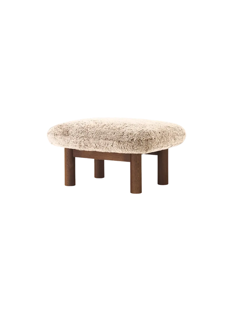 Brasilia Ottoman von Audo Copenhagen in Dark Stained Oak, Sheepskin Root, Sheepskin – Produktfoto 9 von 22