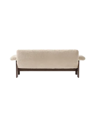 Brasilia Sofa van Audo Copenhagen in Walnut, Sheepskin Root, Sheepskin – productfoto 8 van 20