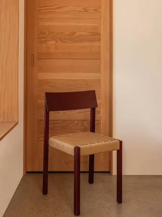 Mauro Dining Chair van Audo Copenhagen in Wood Seat, Natural Oak – sfeerfoto 5 van 28