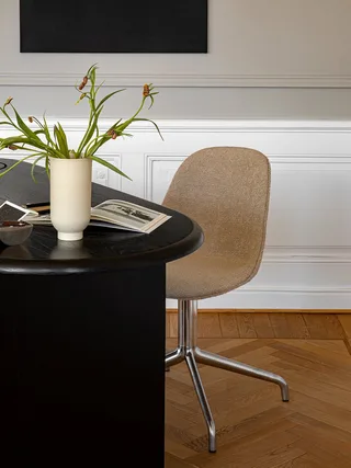 Harbour Side Dining Chair by Audo Copenhagen in Star Base Swivel w/Return, Logan Jasmine, Polished Aluminium Star Base – interior photo 2 of 4