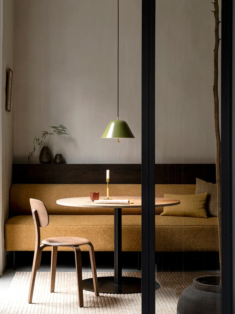Harbour Column Dining Table by Audo Copenhagen in Round, Ø: 105 cm, Kunis Breccia – interior photo 6 of 12