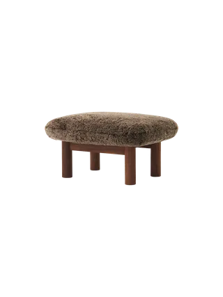 Brasilia Ottoman von Audo Copenhagen in Dark Stained Oak, Sheepskin Root, Sheepskin – Produktfoto 17 von 22