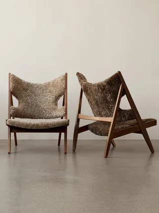 Knitting Lounge Chair de Audo Copenhagen en Sheepskin Sahara, Walnut, Sheepskin – photo d’ambiance 13 sur 37