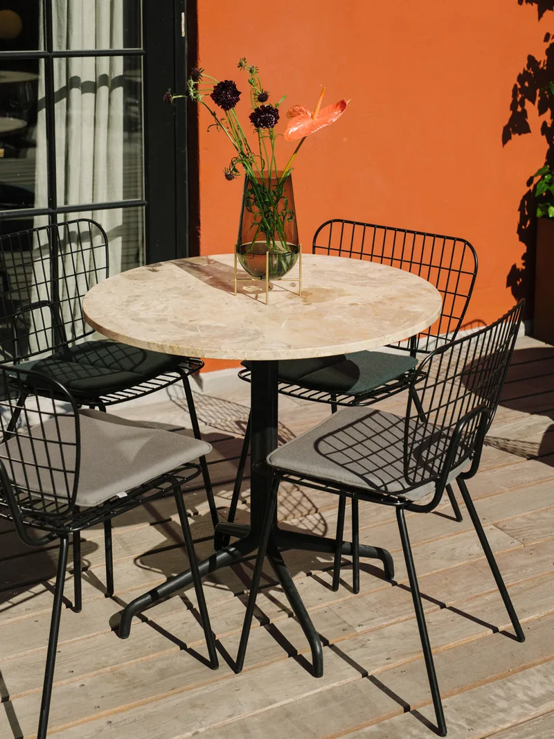 Harbour Column Dining Table by Audo Copenhagen in Round, Ø: 105 cm, Kunis Breccia – interior photo 4 of 12