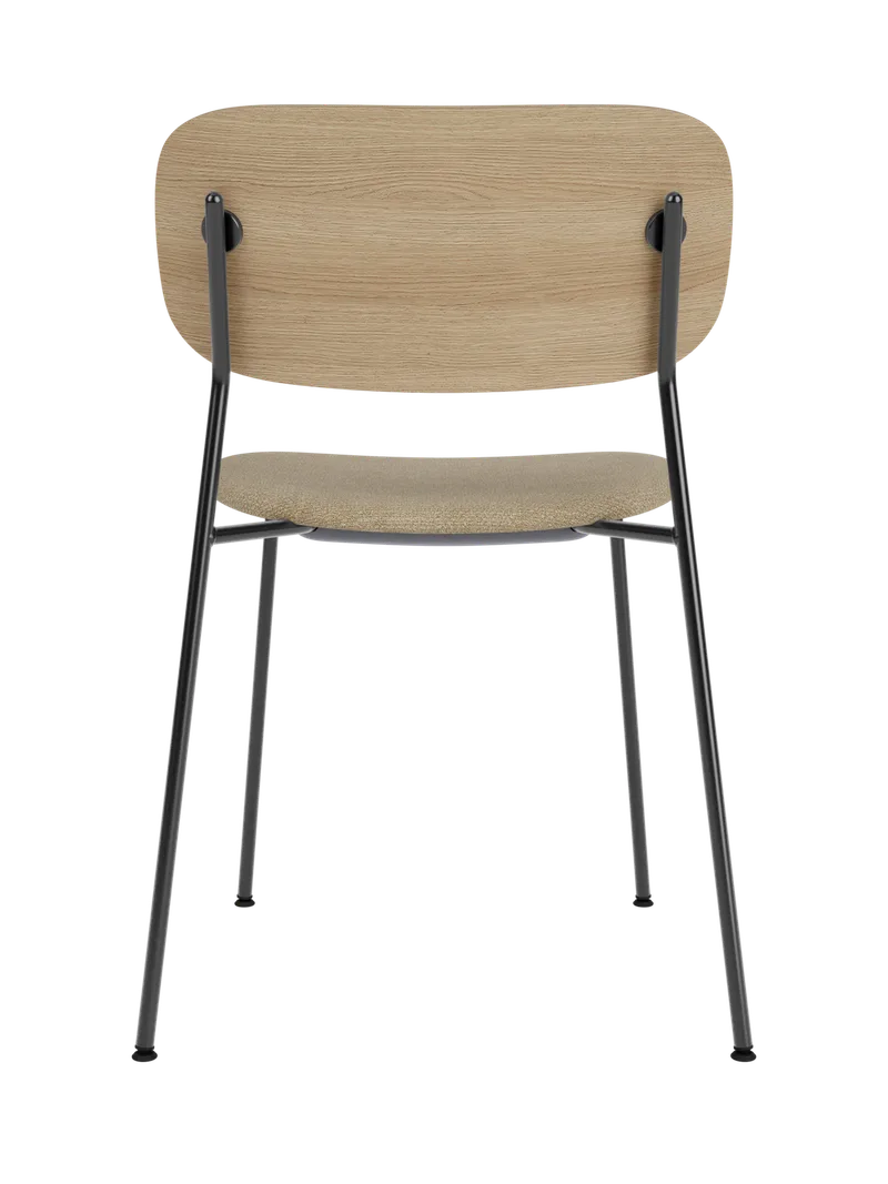 Co Dining Chair von Audo Copenhagen in Natural Oak, Audo Bouclé 02, Upholstered seat, Black Frame – Produktfoto 5 von 6