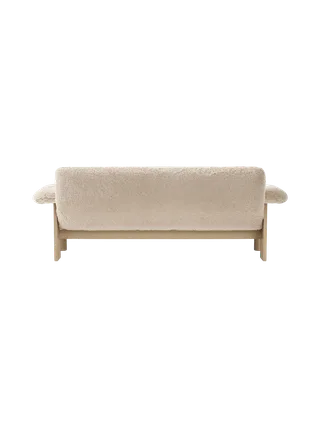 Brasilia Sofa van Audo Copenhagen in Walnut, Sheepskin Root, Sheepskin – productfoto 6 van 20