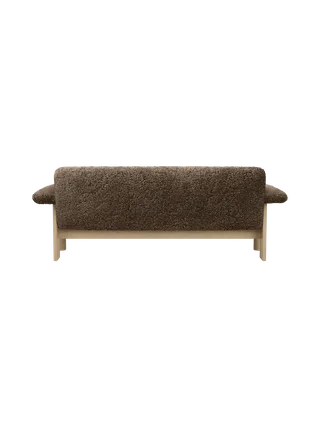 Brasilia Sofa van Audo Copenhagen in Walnut, Sheepskin Root, Sheepskin – productfoto 15 van 20