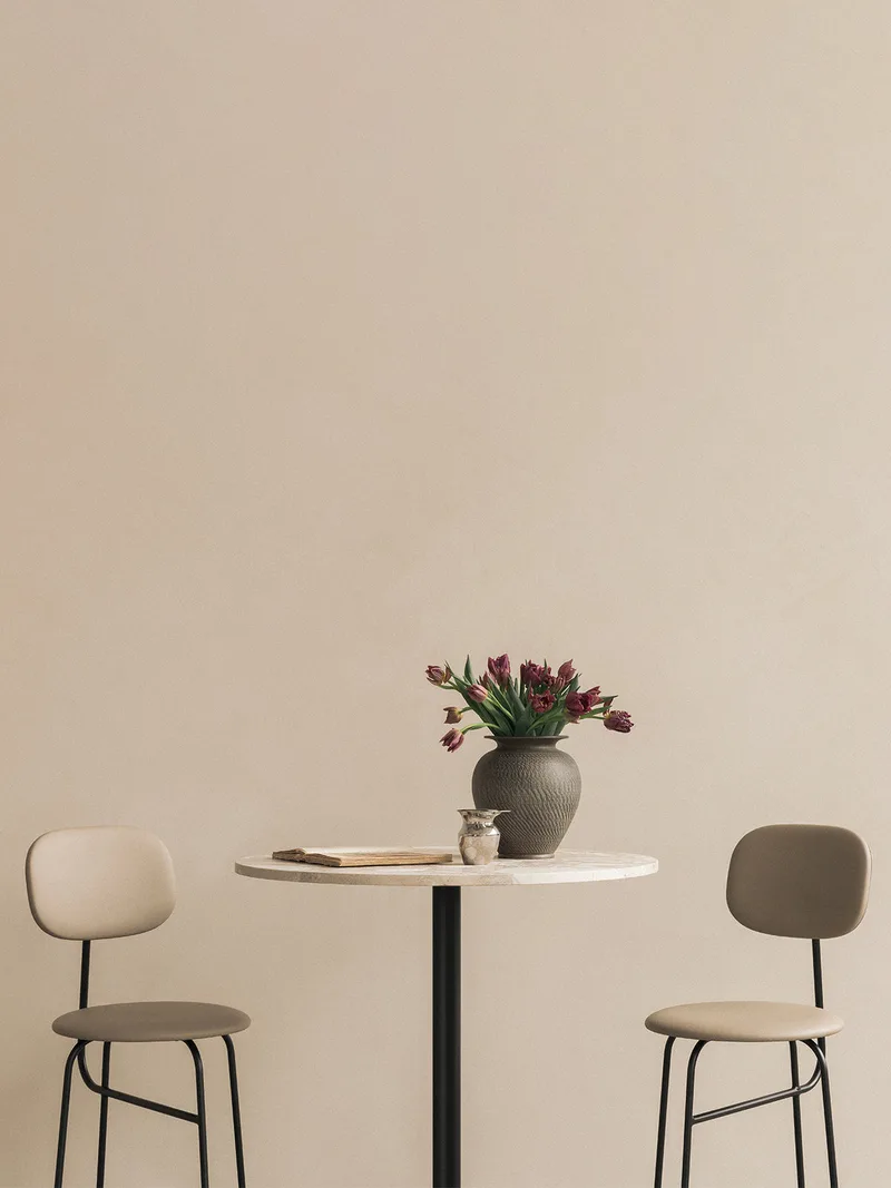Harbour Column Bar Table van Audo Copenhagen in Star base, Ø: 60 cm, Estremoz Marble – sfeerfoto 3 van 7