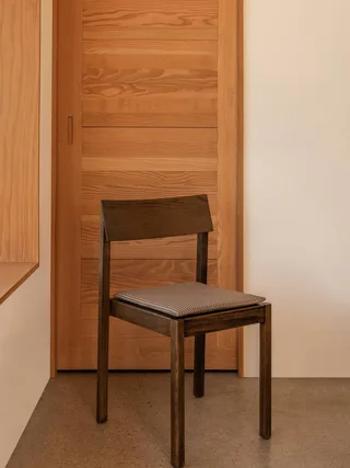 Mauro Dining Chair van Audo Copenhagen in Wood Seat, Natural Oak – sfeerfoto 6 van 28