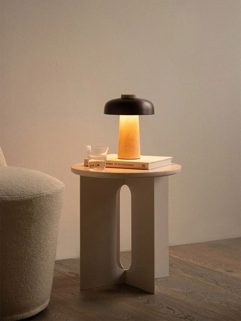 Reverse Table Lamp, Portable van Audo Copenhagen – sfeerfoto 6 van 8