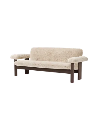 Brasilia Sofa van Audo Copenhagen in Walnut, Sheepskin Root, Sheepskin – productfoto 7 van 20