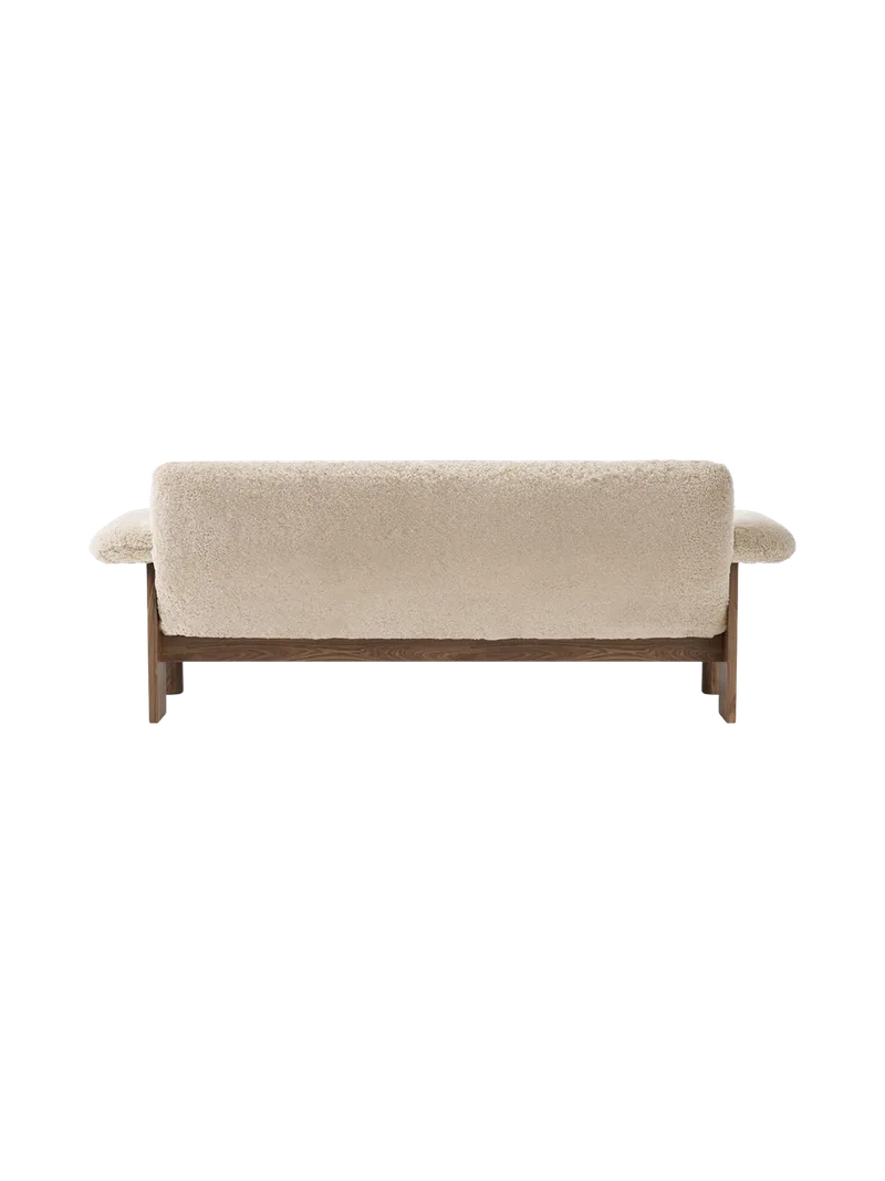 Brasilia Sofa van Audo Copenhagen in Walnut, Sheepskin Root, Sheepskin – productfoto 4 van 20