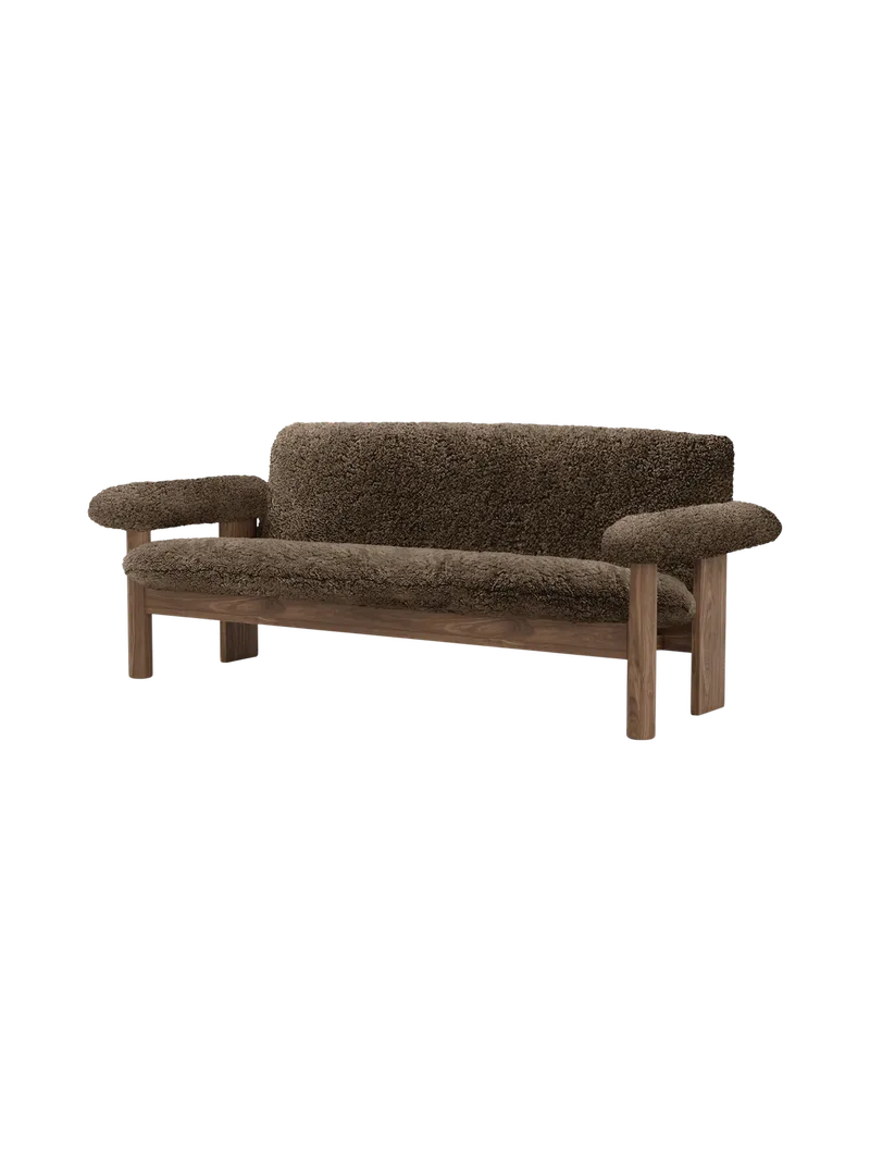 Brasilia Sofa van Audo Copenhagen in Walnut, Sheepskin Root, Sheepskin – productfoto 18 van 20