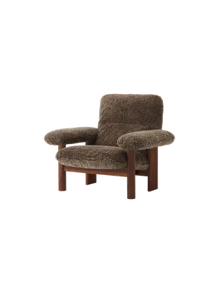 Brasilia Lounge Chair by Audo Copenhagen in Dark Stained Oak, Sheepskin Nature, High Back, Sheepskin – product photo 25 of 30