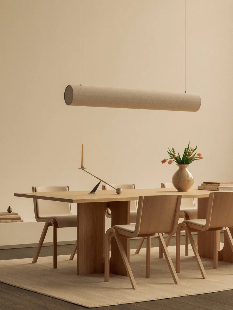 Ready Dining Chair de Audo Copenhagen en Red Stained Oak, Sierra 1001, Front Upholstered – photo d’ambiance 9 sur 19