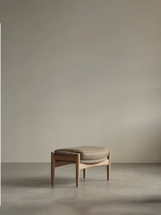 The Seal Ottoman von Audo Copenhagen in Natural Oak, Re-wool 218 – Ambientefoto 2 von 5