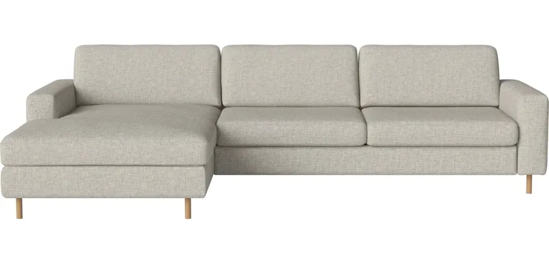 Scandinavia 3½-bank met chaise longue - links Scandinavia van BOLIA in Nantes – Soepel weefsel, Sand, Koudschuim, 13 cm geolied eiken – productfoto