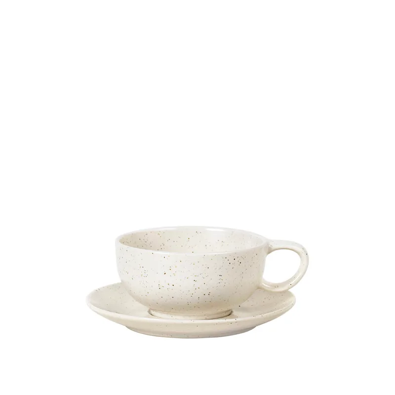 Nordic Vanilla Cup with saucer van Broste Copenhagen – productfoto