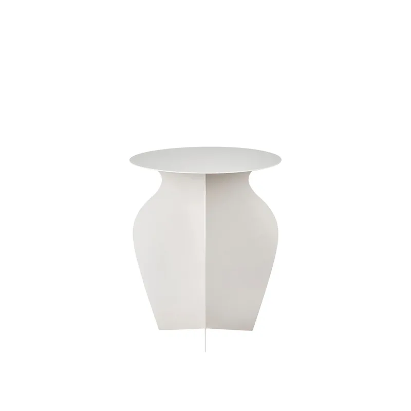 Urna Table von Broste Copenhagen – Produktfoto