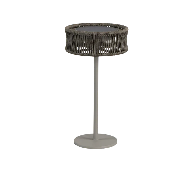 Illusion table lamp, medium van Cane-line in Taupe, aluminium w/taupe round small Soft Rope, Solar LED – productfoto