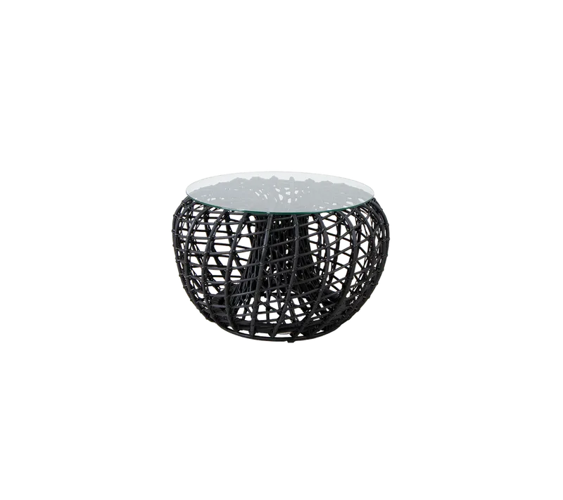 Nest coffee table/footstool, small de Cane-line en Lava grey, aluminium w/lava grey, medium round sticks Weave, Clear, safety glass – photo du produit