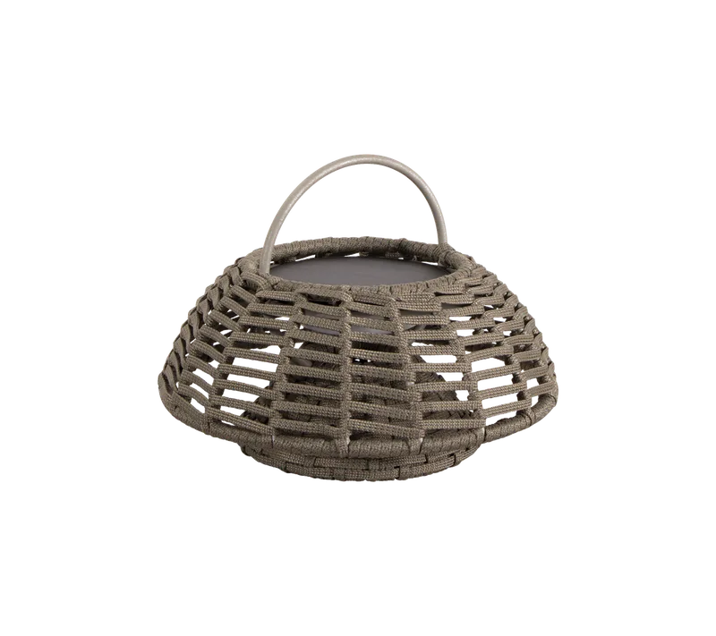 Illusion lamp, hanging / Illusion lamp w/stand de Cane-line en Taupe, medium flat Soft Rope, Solar LED, Aucun – photo du produit