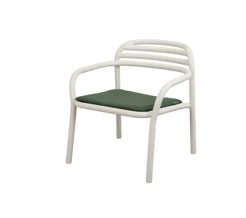 Bliss lounge chair van Cane-line in Sand, Aluminium, Light green, Delight w/QuickDry & Airflow – productfoto