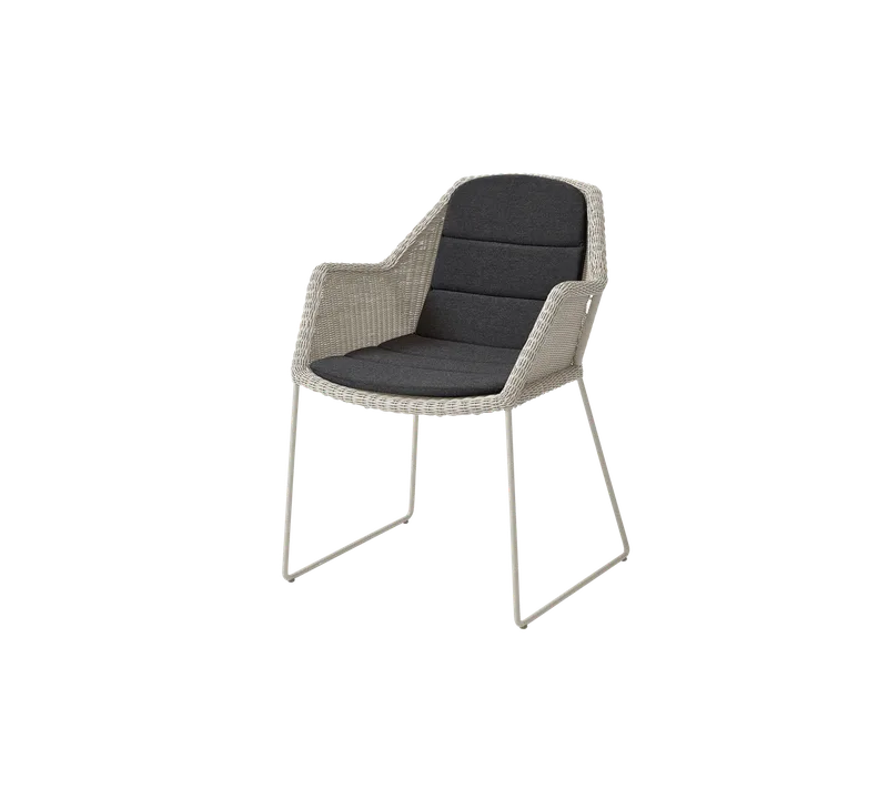 Breeze chair van Cane-line in Sand, small round Weave, Black, Natté – productfoto