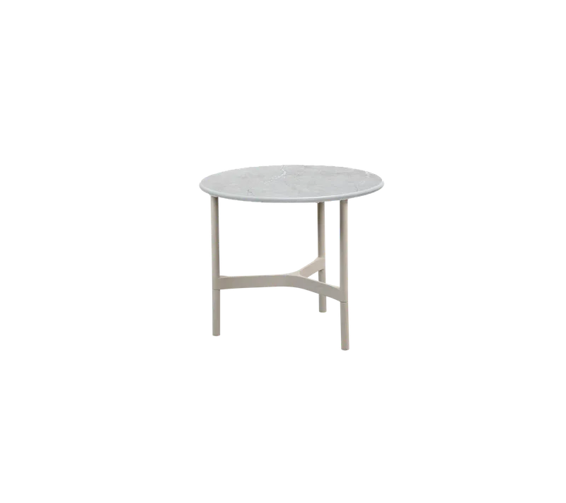 Twist coffee table, small von Cane-line in Sand, Aluminium, Fossil grey, ceramic – Produktfoto
