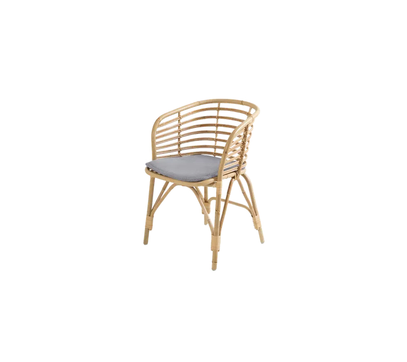 Blend armchair von Cane-line in Natural, large round sticks rattan, Light grey, Ambience – Produktfoto