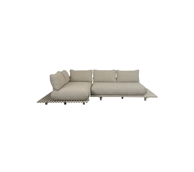 Sticks platform, corner sofa van Cane-line in Sand aluminium incl. desert sand Rise w/QuickDry & Airflow – productfoto