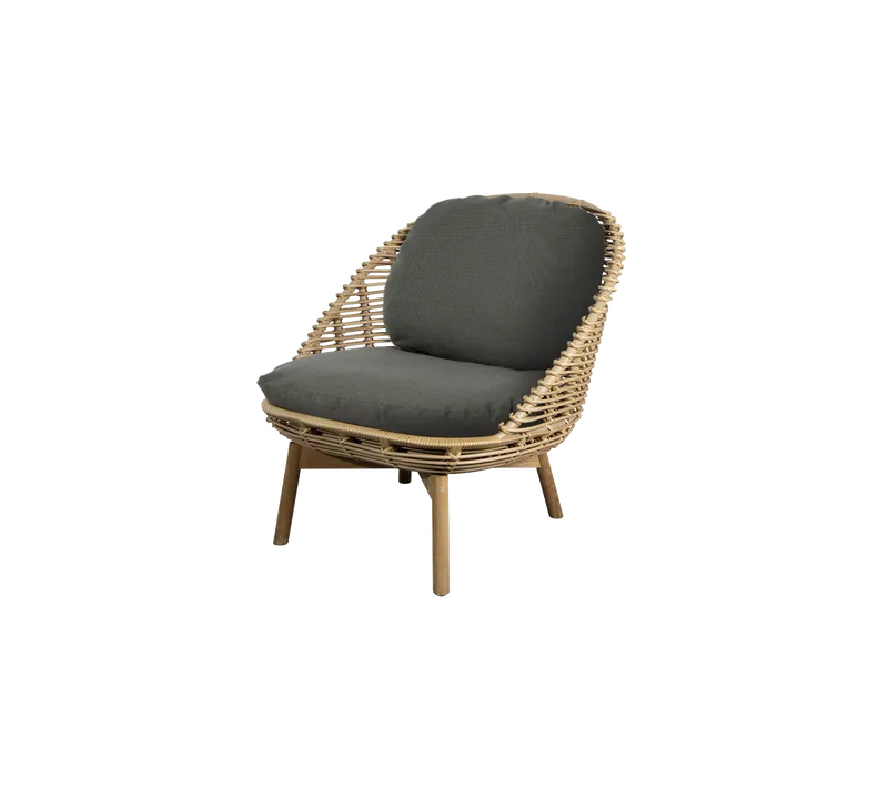 Hive lounge chair von Cane-line in Natural, large round sticks Weave w/teak, Light green, Link w/QuickDry & Airflow – Produktfoto